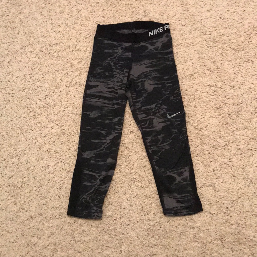 Cropped Nike Pro leggings